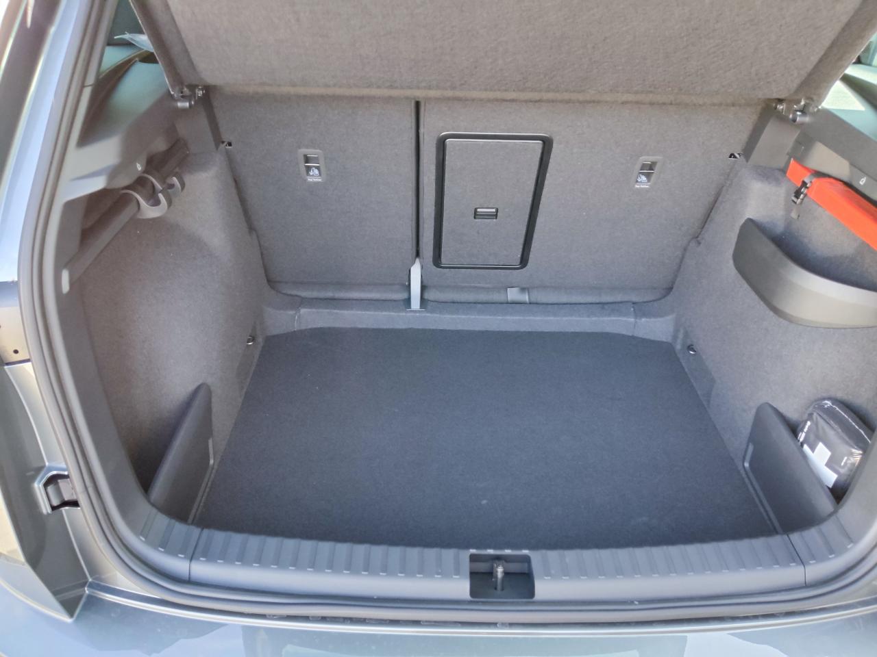 Skoda KAROQ SPORTLINE 1.5 TSI DSG NAVI SHZ AHZV EPH Bildbeschreibung: Skoda KAROQ SPORTLINE 1.5 TSI DSG NAVI SHZ AHZV EPH