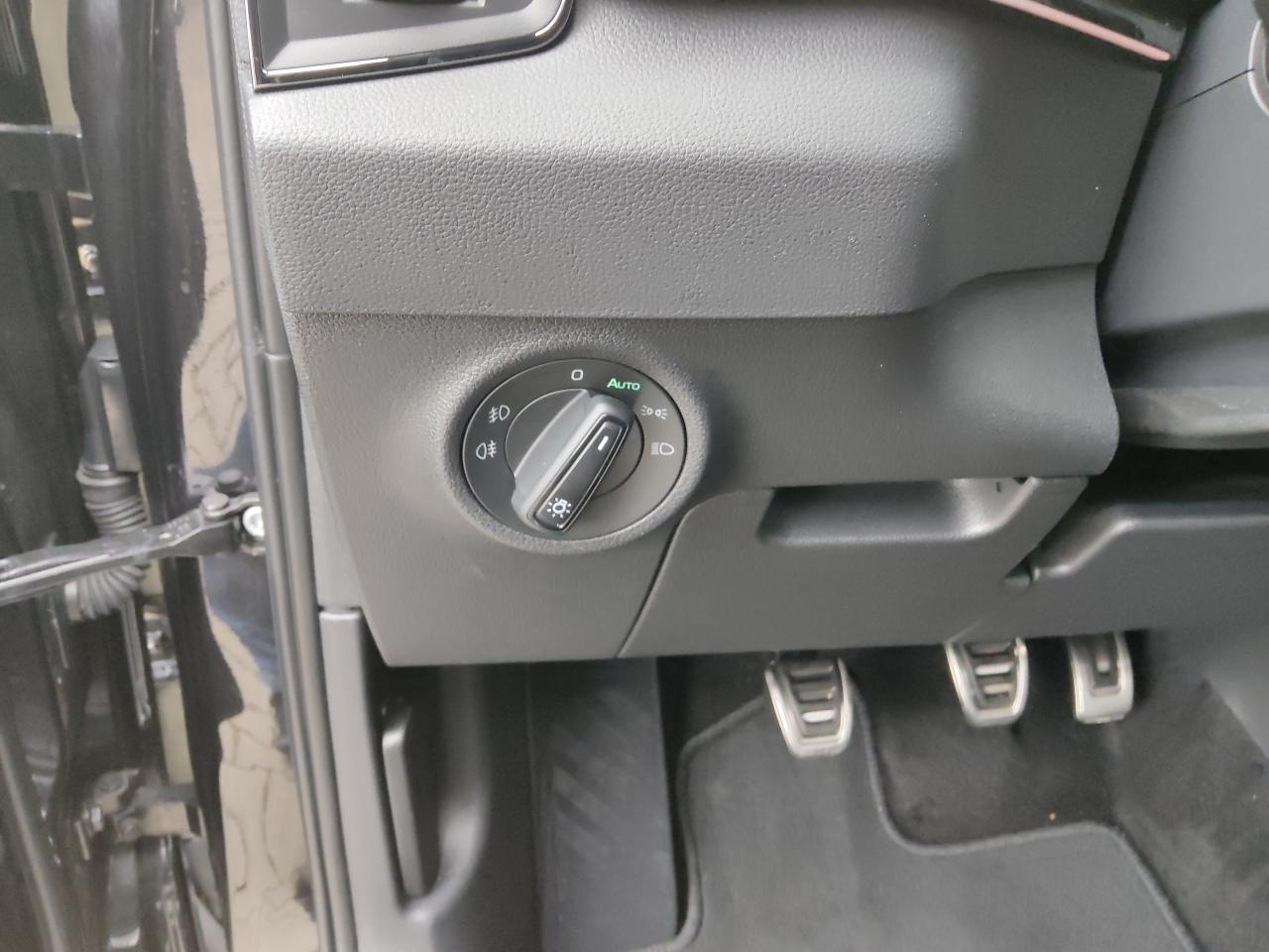 Skoda KAROQ SPORTLINE 1.5 TSI NAVI SITZHEIZ. EINPARKH. Bildbeschreibung: Skoda KAROQ SPORTLINE 1.5 TSI NAVI SITZHEIZ. EINPARKH.