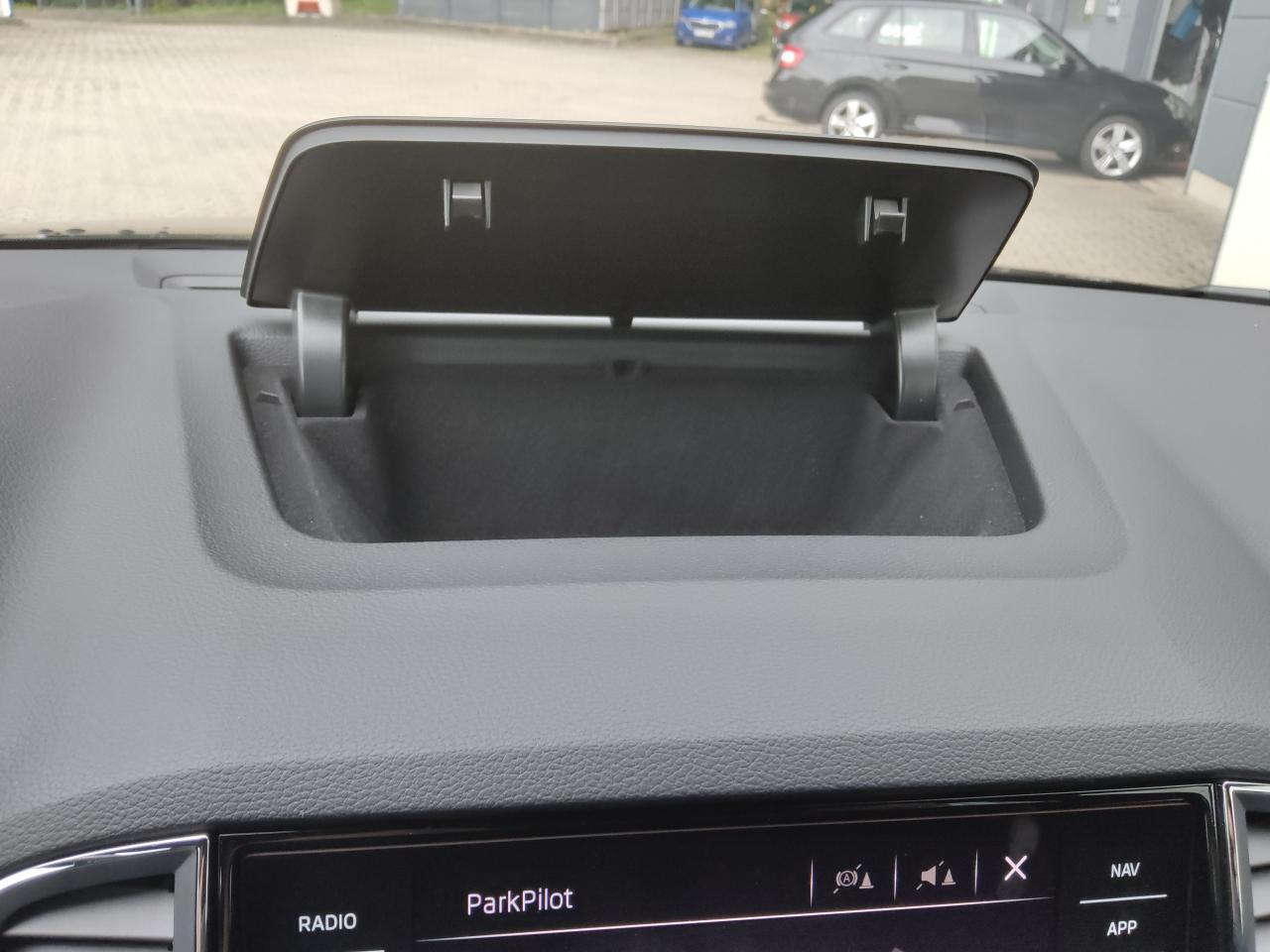 Skoda KAROQ SPORTLINE 1.5 TSI NAVI SITZHEIZ. EINPARKH. Bildbeschreibung: Skoda KAROQ SPORTLINE 1.5 TSI NAVI SITZHEIZ. EINPARKH.