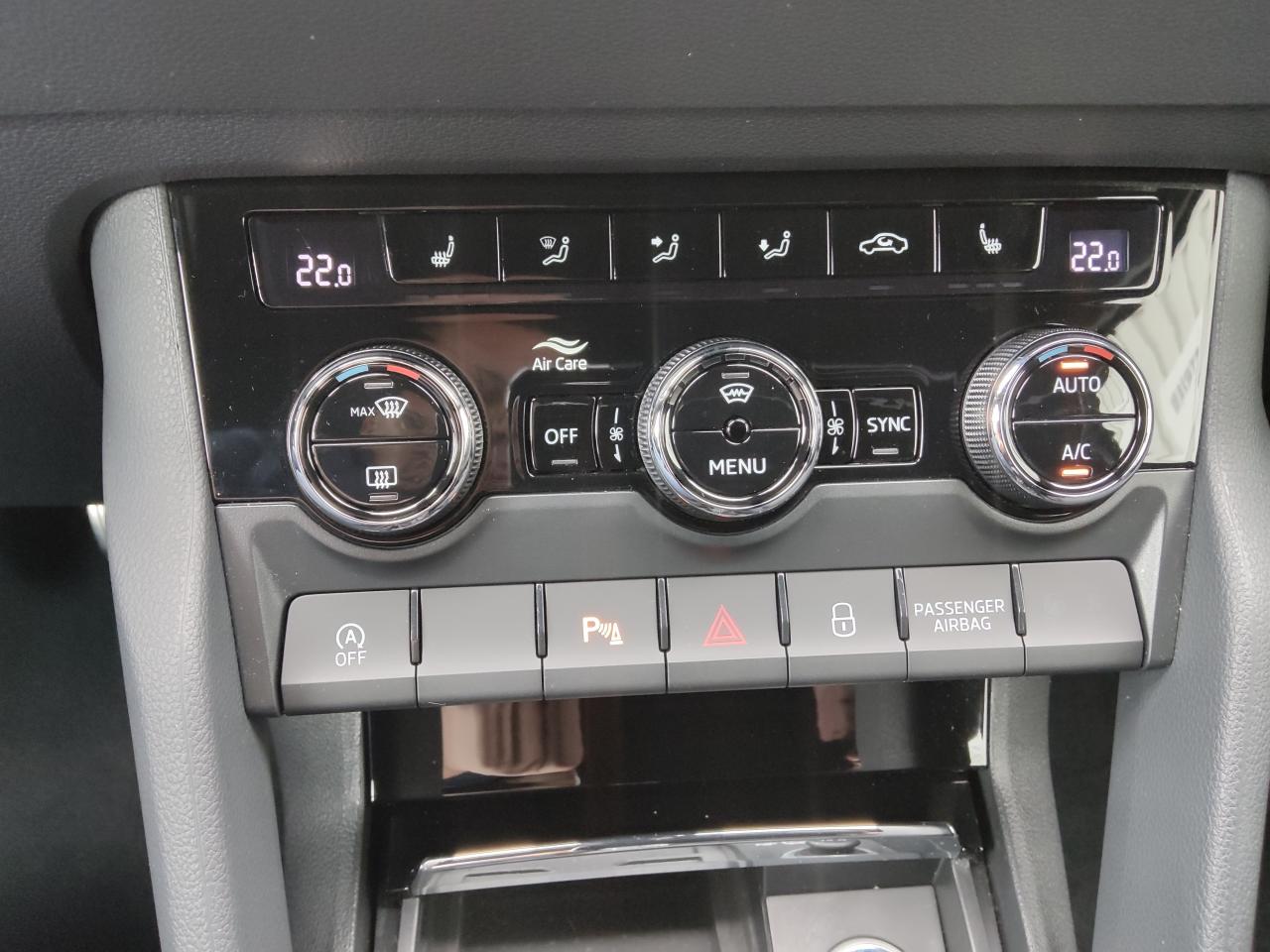 Skoda KAROQ SPORTLINE 1.5 TSI NAVI SITZHEIZ. EINPARKH. Bildbeschreibung: Skoda KAROQ SPORTLINE 1.5 TSI NAVI SITZHEIZ. EINPARKH.