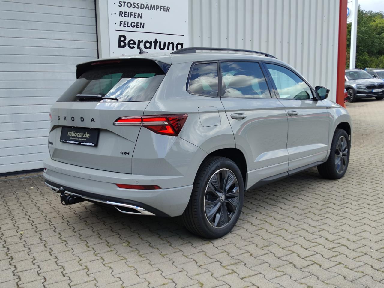 Skoda KAROQ SPORTLINE 2.0 TSI DSG 4X4, CO2-Klasse: F, AHZV MATRIX-LED Bildbeschreibung: Skoda KAROQ SPORTLINE 2.0 TSI DSG 4X4, CO2-Klasse: F, AHZV MATRIX-LED