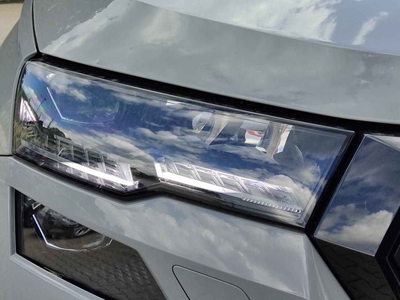 Skoda KAROQ SPORTLINE 2.0 TSI DSG 4X4, CO2-Klasse: F, AHZV MATRIX-LED Bildbeschreibung: Skoda KAROQ SPORTLINE 2.0 TSI DSG 4X4, CO2-Klasse: F, AHZV MATRIX-LED