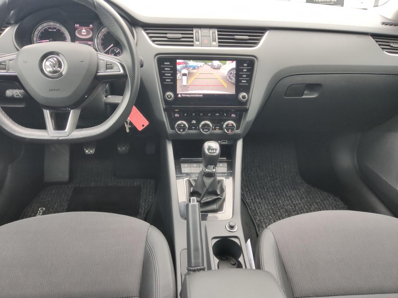 Skoda OCTAVIA COMBI STYLE 4X4 2.0 TDI LED AHZV KAMERA Bildbeschreibung: Skoda OCTAVIA COMBI STYLE 4X4 2.0 TDI LED AHZV KAMERA