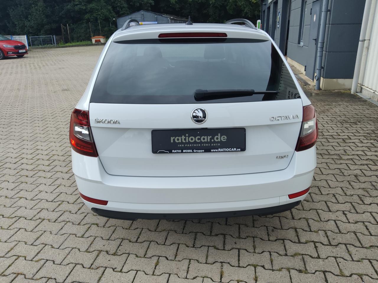 Skoda OCTAVIA COMBI STYLE 4X4 2.0 TDI LED AHZV KAMERA Bildbeschreibung: Skoda OCTAVIA COMBI STYLE 4X4 2.0 TDI LED AHZV KAMERA