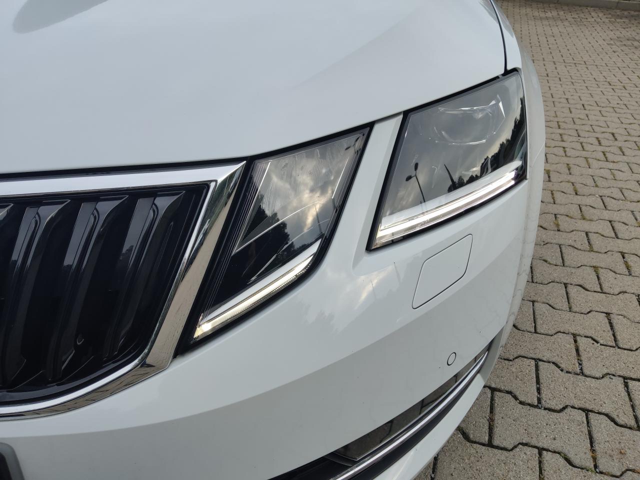 Skoda OCTAVIA COMBI STYLE 4X4 2.0 TDI LED AHZV KAMERA Bildbeschreibung: Skoda OCTAVIA COMBI STYLE 4X4 2.0 TDI LED AHZV KAMERA