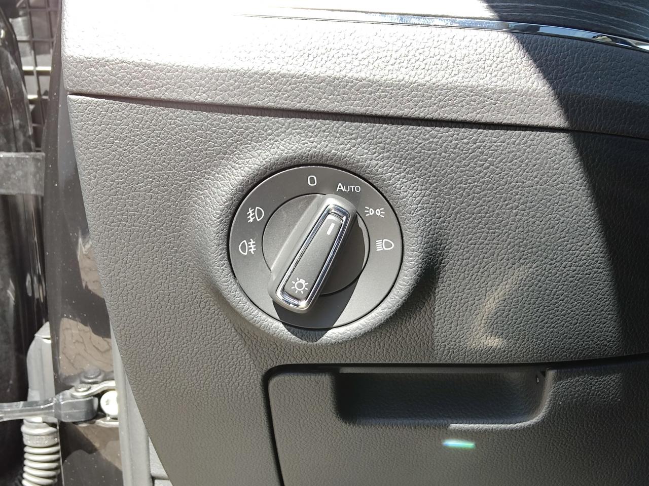 Skoda SUPERB COMBI STYLE 2.0 TDI DSG 4X4 PANORAMADACH Bildbeschreibung: Skoda SUPERB COMBI STYLE 2.0 TDI DSG 4X4 PANORAMADACH