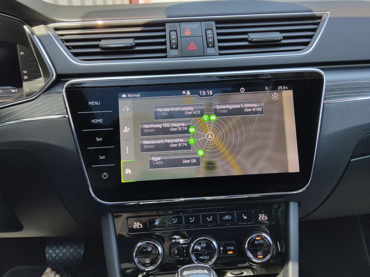 Skoda SUPERB COMBI STYLE 2.0 TDI DSG 4X4 PANORAMADACH Bildbeschreibung: Skoda SUPERB COMBI STYLE 2.0 TDI DSG 4X4 PANORAMADACH