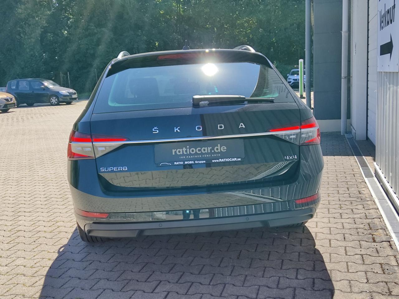 Skoda SUPERB COMBI STYLE 2.0 TDI DSG 4X4 PANORAMADACH Bildbeschreibung: Skoda SUPERB COMBI STYLE 2.0 TDI DSG 4X4 PANORAMADACH