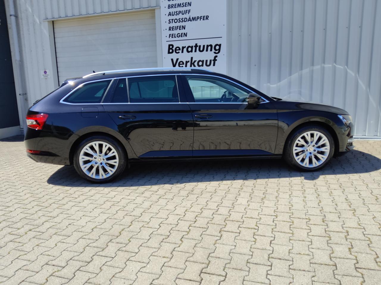 Skoda SUPERB COMBI STYLE 2.0 TDI DSG 4X4 PANORAMADACH Bildbeschreibung: Skoda SUPERB COMBI STYLE 2.0 TDI DSG 4X4 PANORAMADACH