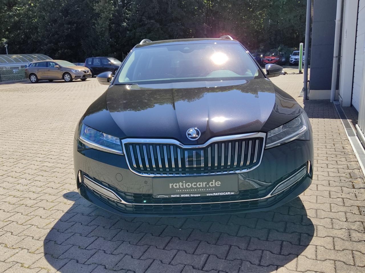 Skoda SUPERB COMBI STYLE 2.0 TDI DSG 4X4 PANORAMADACH Bildbeschreibung: Skoda SUPERB COMBI STYLE 2.0 TDI DSG 4X4 PANORAMADACH