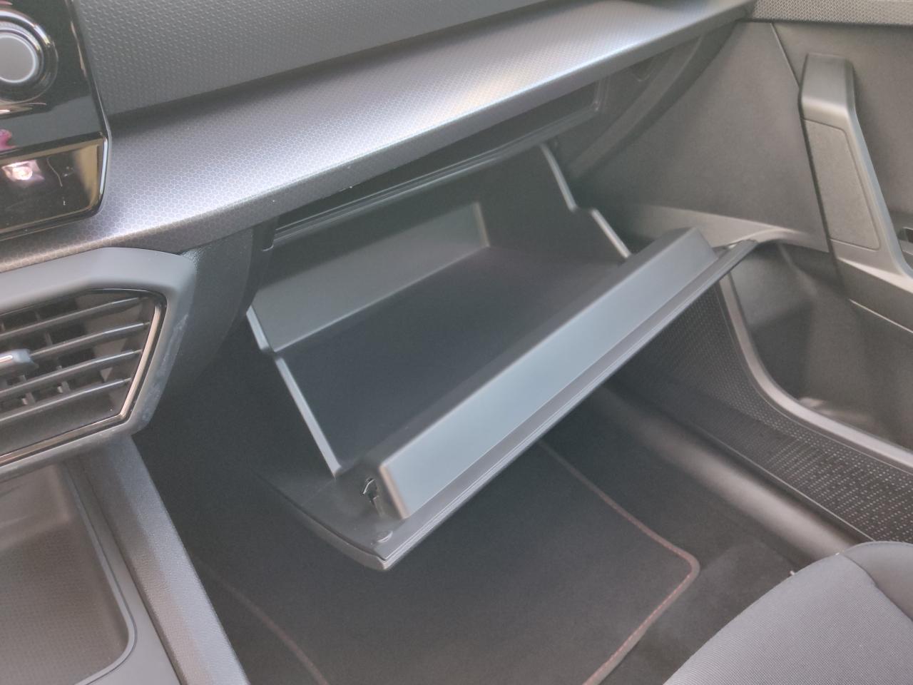 Seat LEON SPORTSTOURER REFERENCE 1.0 TSI TEMPOMAT DAB+ Bildbeschreibung: Seat LEON SPORTSTOURER REFERENCE 1.0 TSI TEMPOMAT DAB+