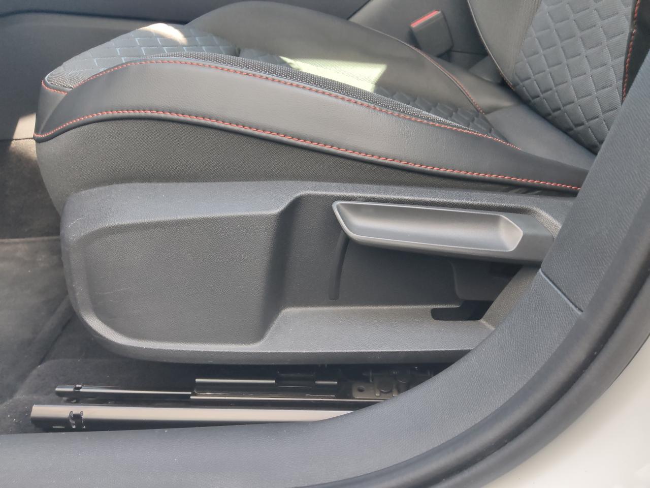 Seat LEON SPORTSTOURER FR 2.0 TDI DSG GAR.-03/2027* Bildbeschreibung: Seat LEON SPORTSTOURER FR 2.0 TDI DSG GAR.-03/2027*