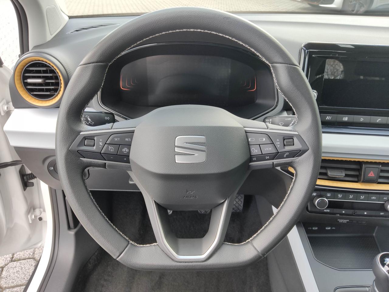 Seat ARONA STYLE EDITION 1.0 TSI FULL-LINK EINPARKH. Bildbeschreibung: Seat ARONA STYLE EDITION 1.0 TSI FULL-LINK EINPARKH.