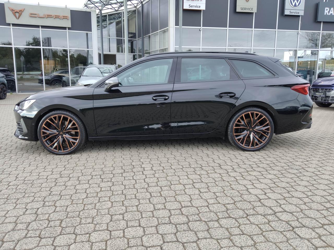 Cupra LEON SPORTSTOURER VZ 2.0 TSI DSG 4DRIVE AHK NAVI Bildbeschreibung: Cupra LEON SPORTSTOURER VZ 2.0 TSI DSG 4DRIVE AHK NAVI
