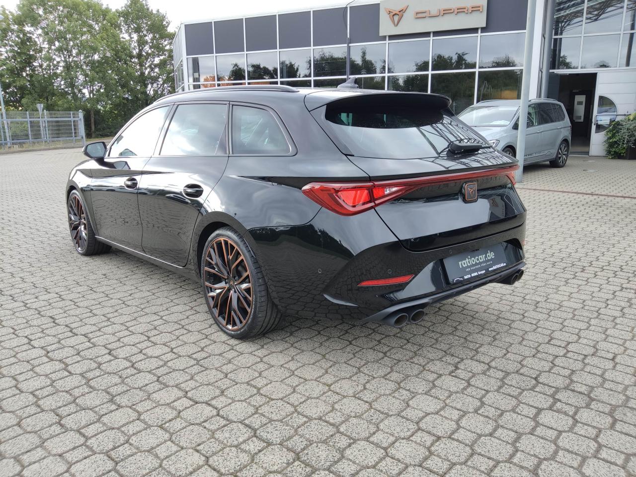 Cupra LEON SPORTSTOURER VZ 2.0 TSI DSG 4DRIVE AHK NAVI Bildbeschreibung: Cupra LEON SPORTSTOURER VZ 2.0 TSI DSG 4DRIVE AHK NAVI