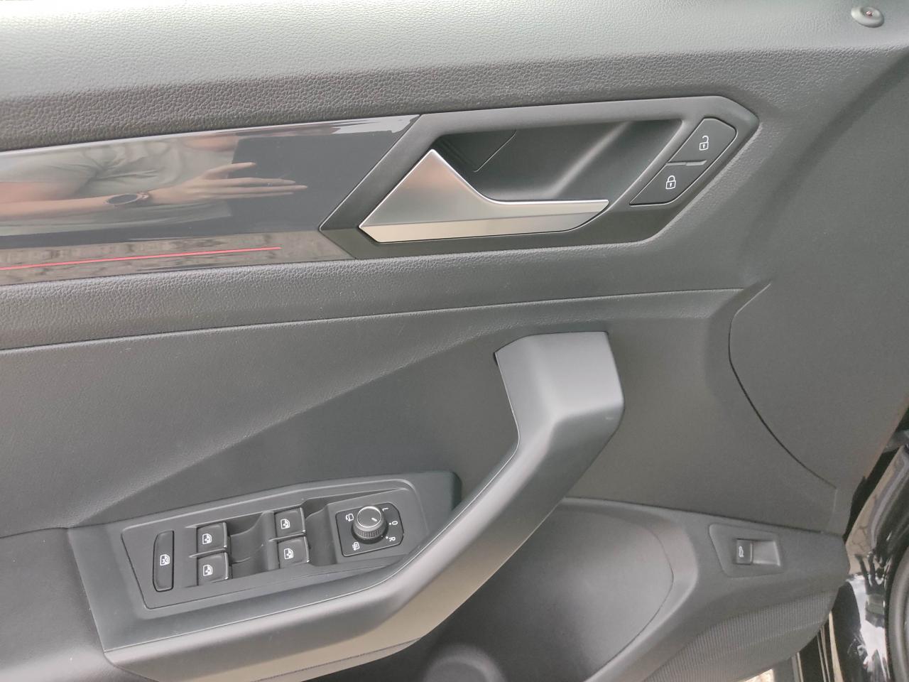 Volkswagen T ROC SPORT 2.0 TSI DSG 4MOTION AHZV NAVI SITZH. Bildbeschreibung: Volkswagen T ROC SPORT 2.0 TSI DSG 4MOTION AHZV NAVI SITZH.