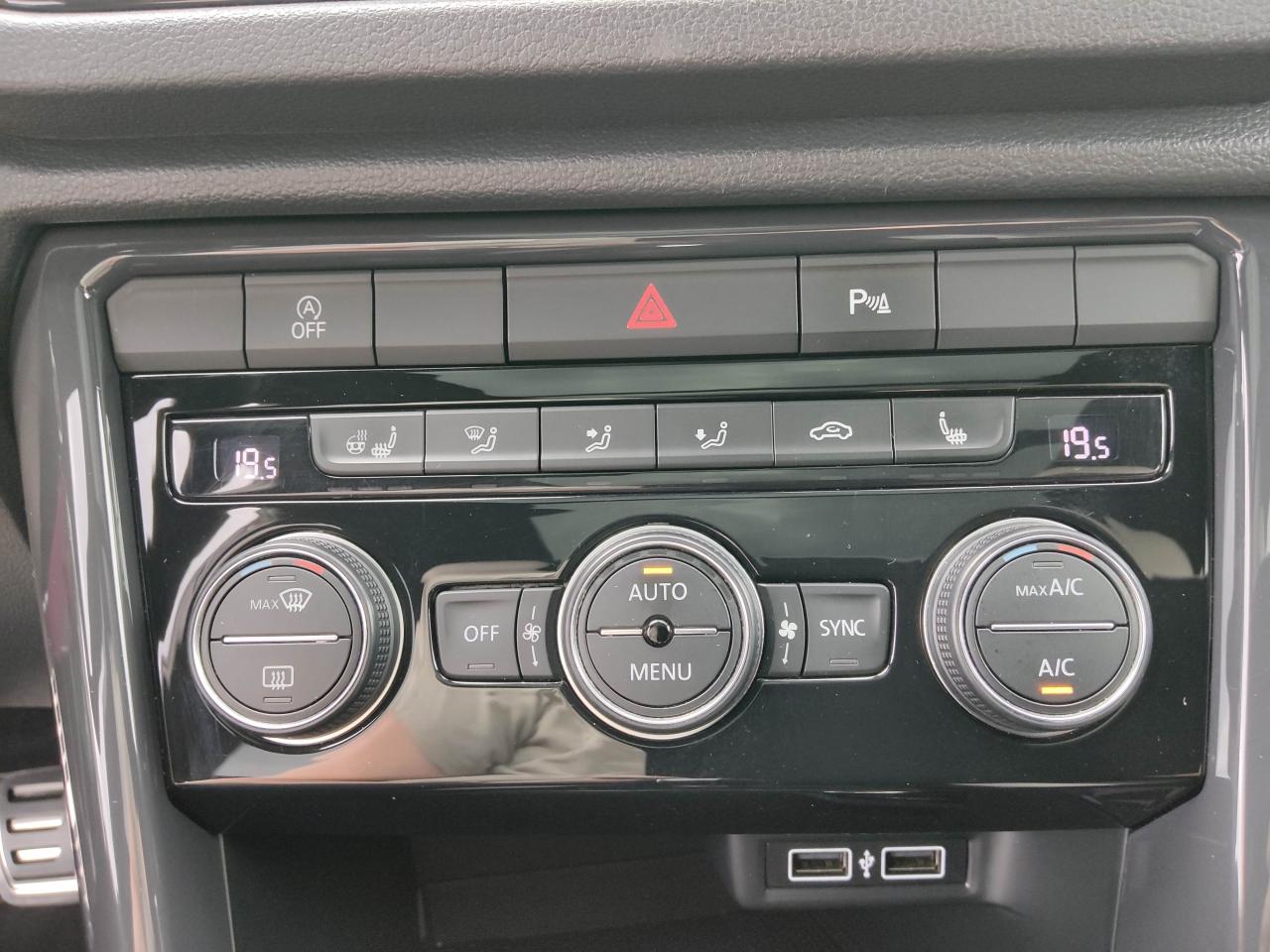 Volkswagen T ROC SPORT 2.0 TSI DSG 4MOTION AHZV NAVI SITZH. Bildbeschreibung: Volkswagen T ROC SPORT 2.0 TSI DSG 4MOTION AHZV NAVI SITZH.